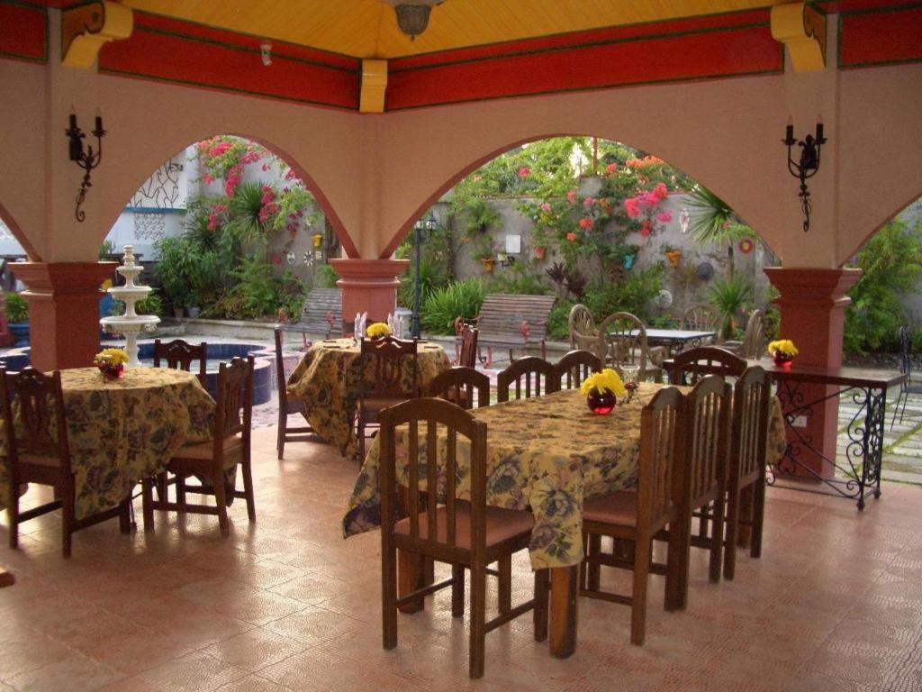 Casa La Granja Hotel Iloilo City Eksteriør billede