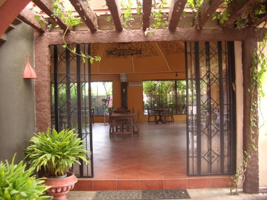 Casa La Granja Hotel Iloilo City Eksteriør billede