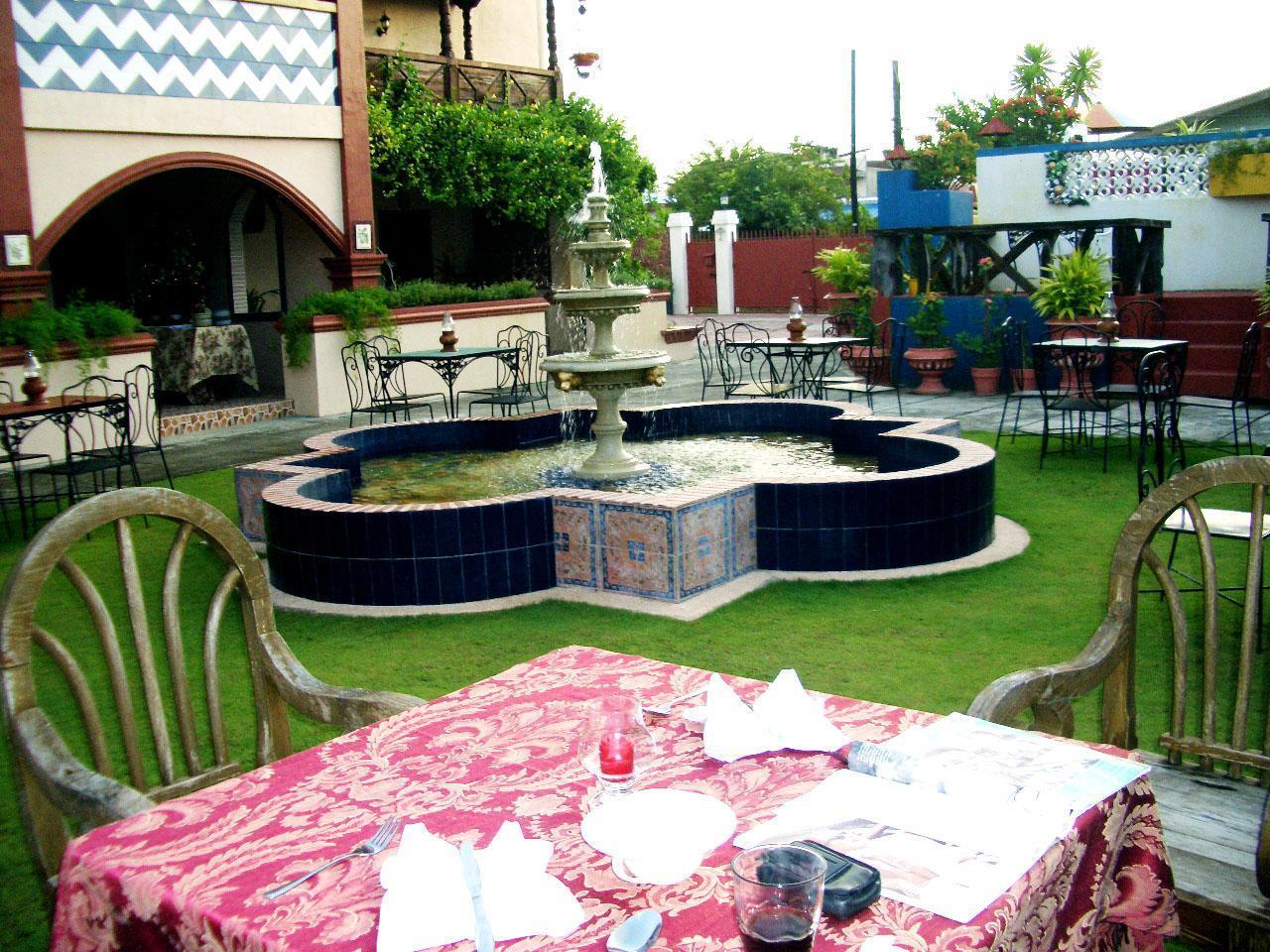 Casa La Granja Hotel Iloilo City Eksteriør billede