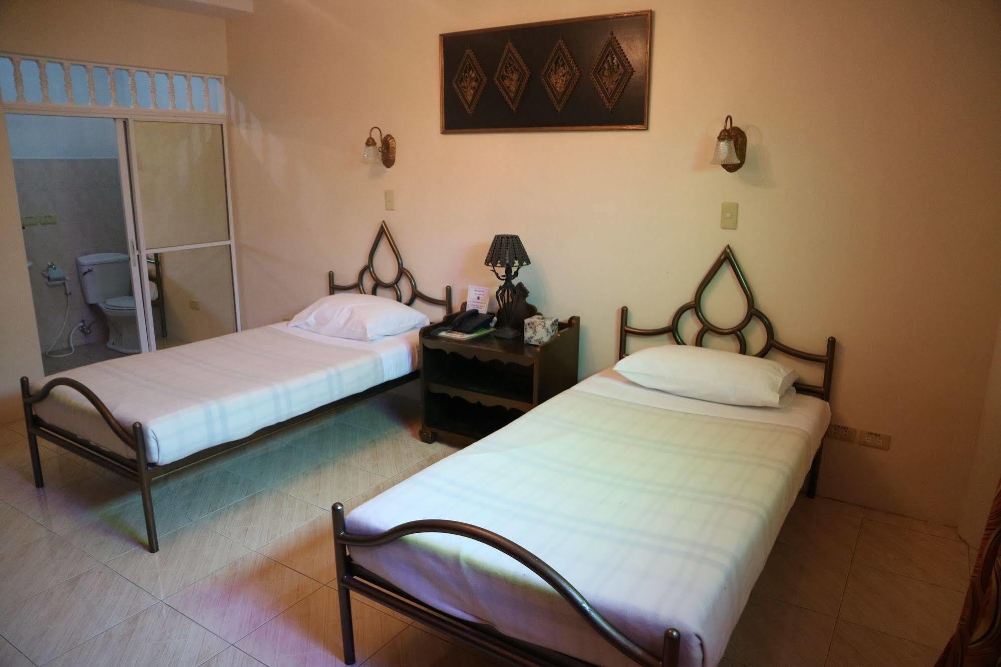 Casa La Granja Hotel Iloilo City Eksteriør billede