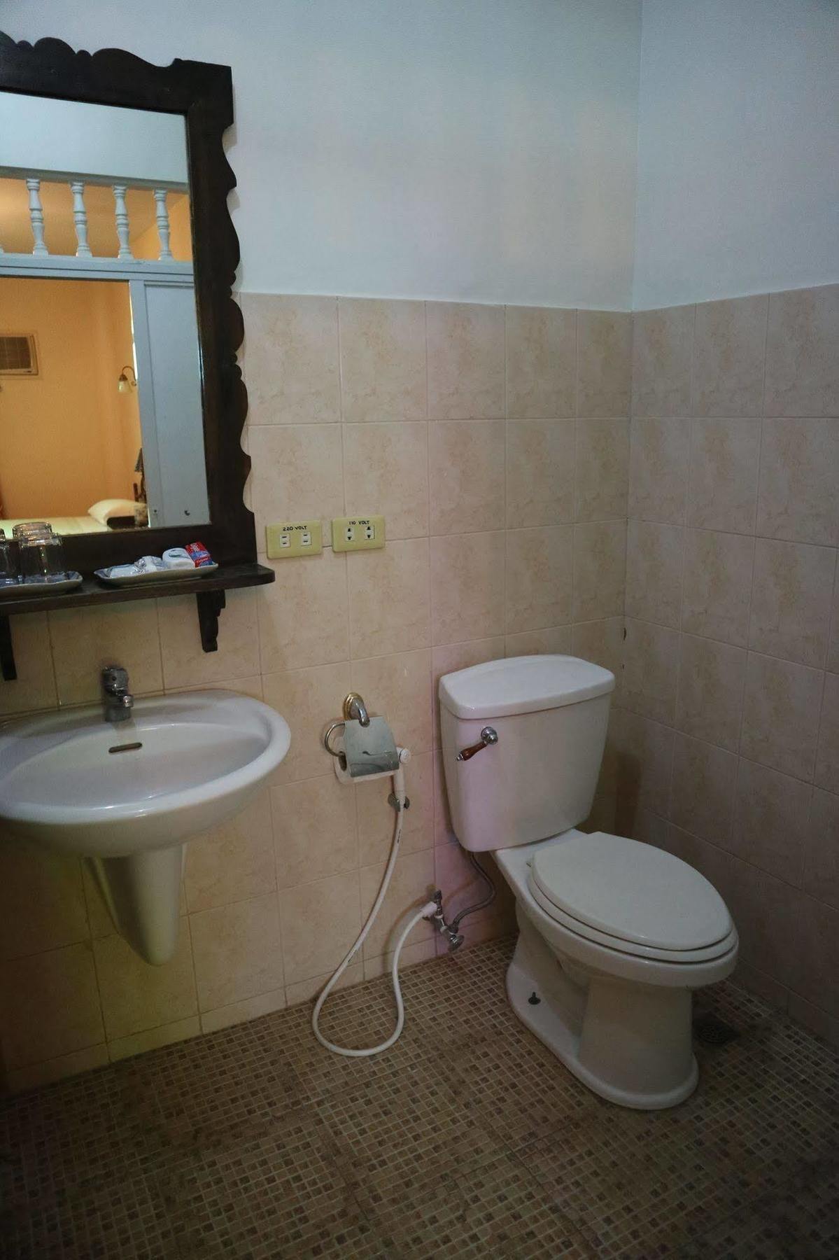 Casa La Granja Hotel Iloilo City Eksteriør billede