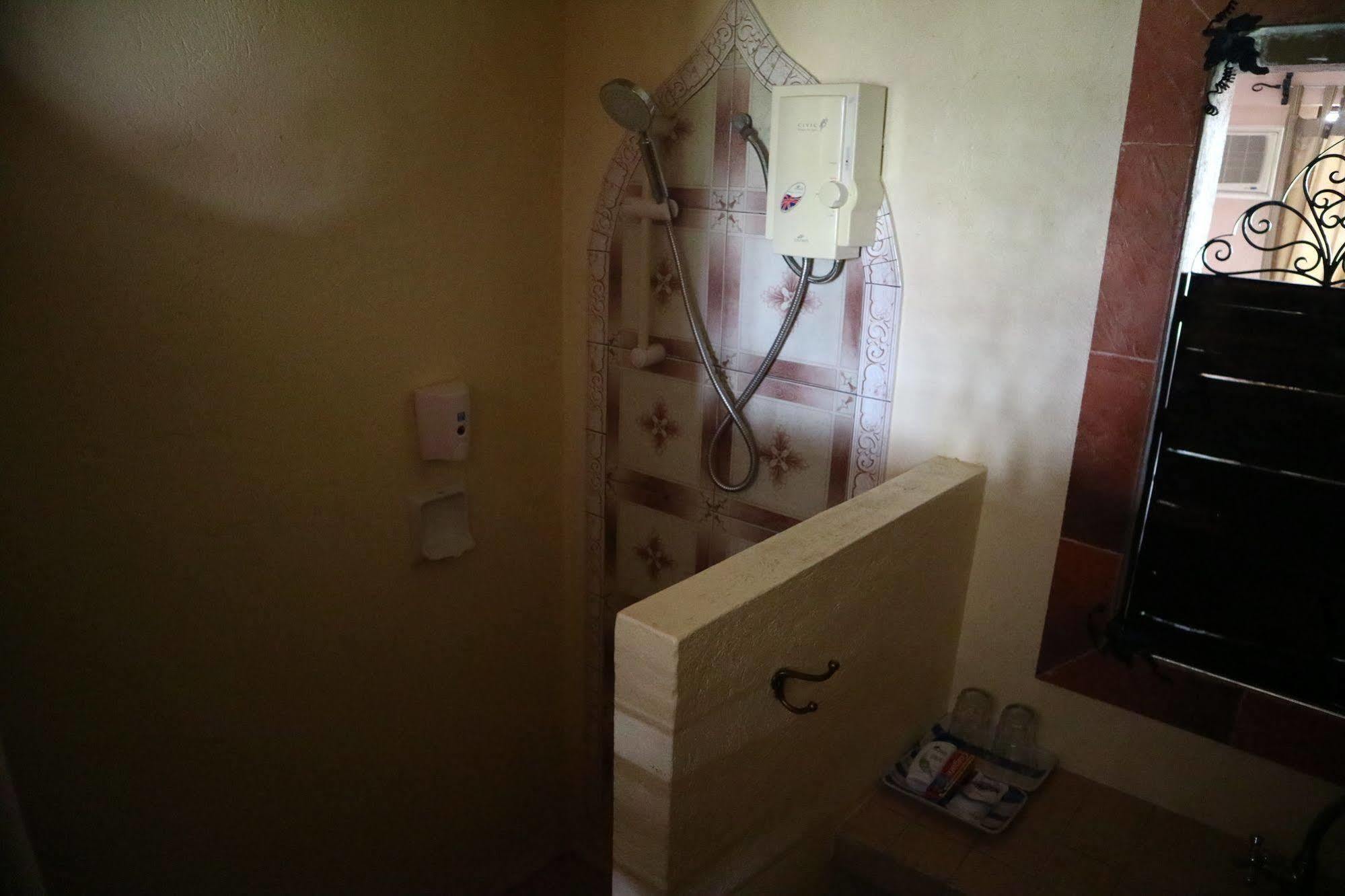 Casa La Granja Hotel Iloilo City Eksteriør billede
