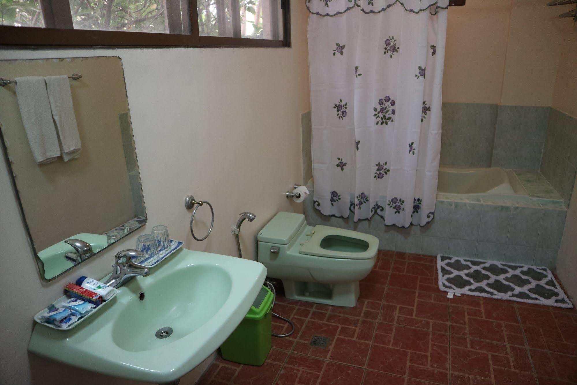 Casa La Granja Hotel Iloilo City Eksteriør billede