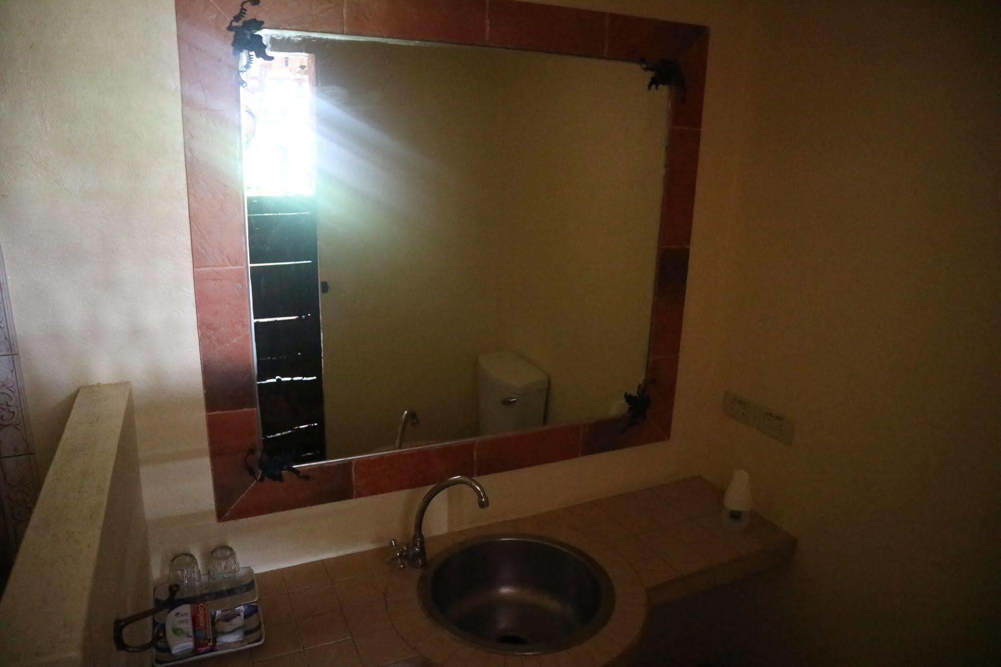 Casa La Granja Hotel Iloilo City Eksteriør billede