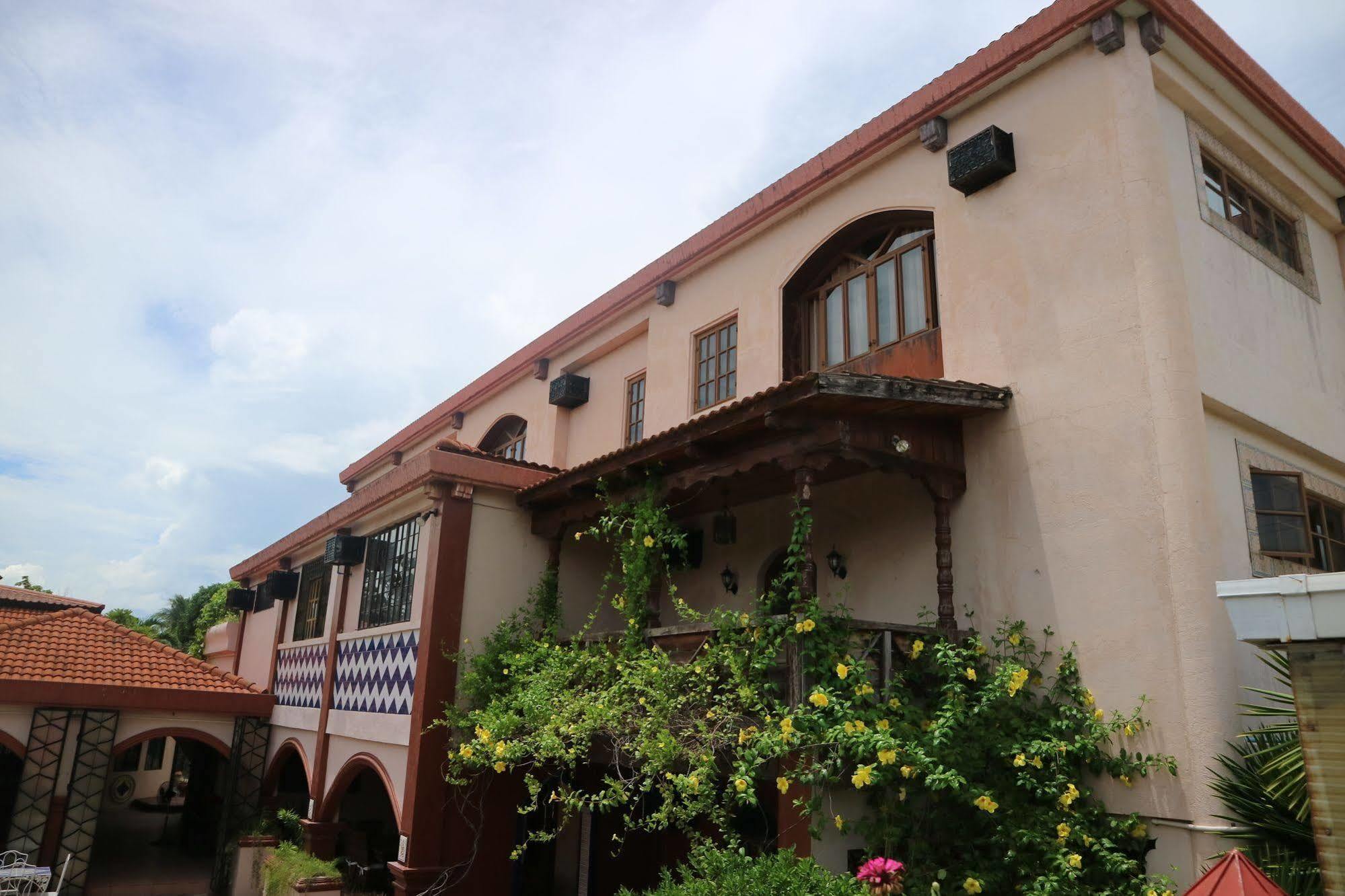 Casa La Granja Hotel Iloilo City Eksteriør billede