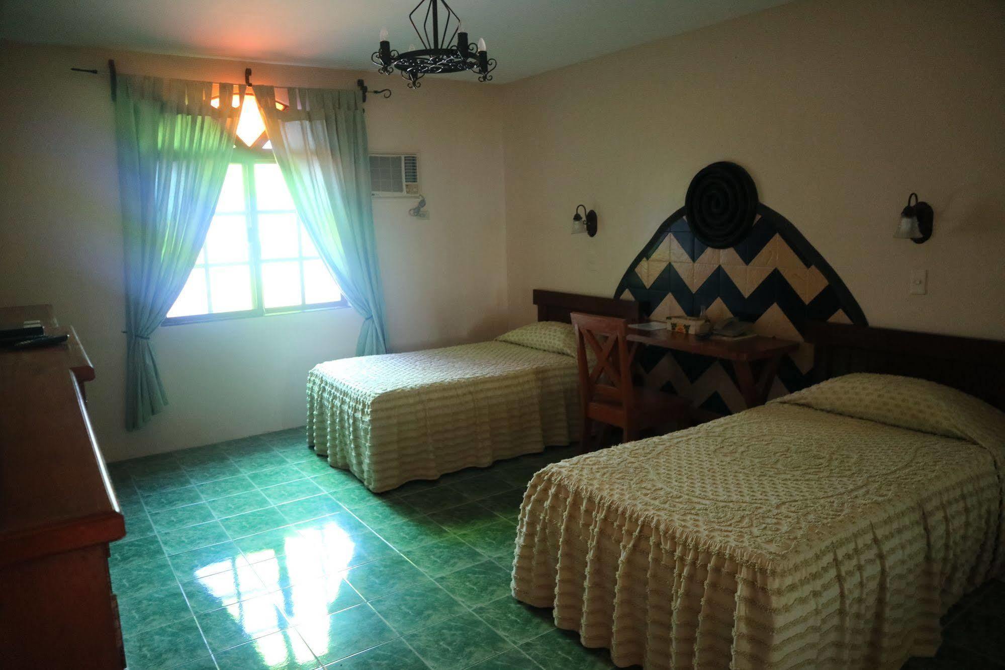 Casa La Granja Hotel Iloilo City Eksteriør billede