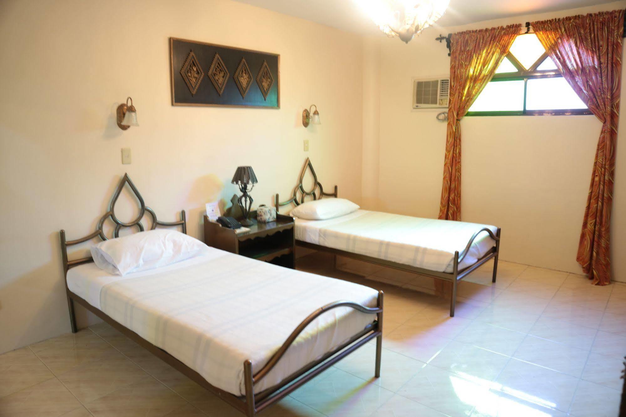 Casa La Granja Hotel Iloilo City Eksteriør billede