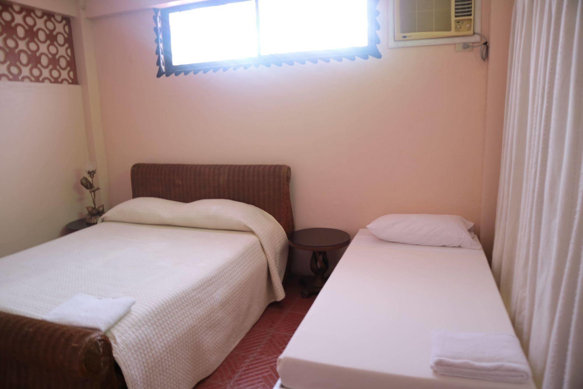 Casa La Granja Hotel Iloilo City Eksteriør billede