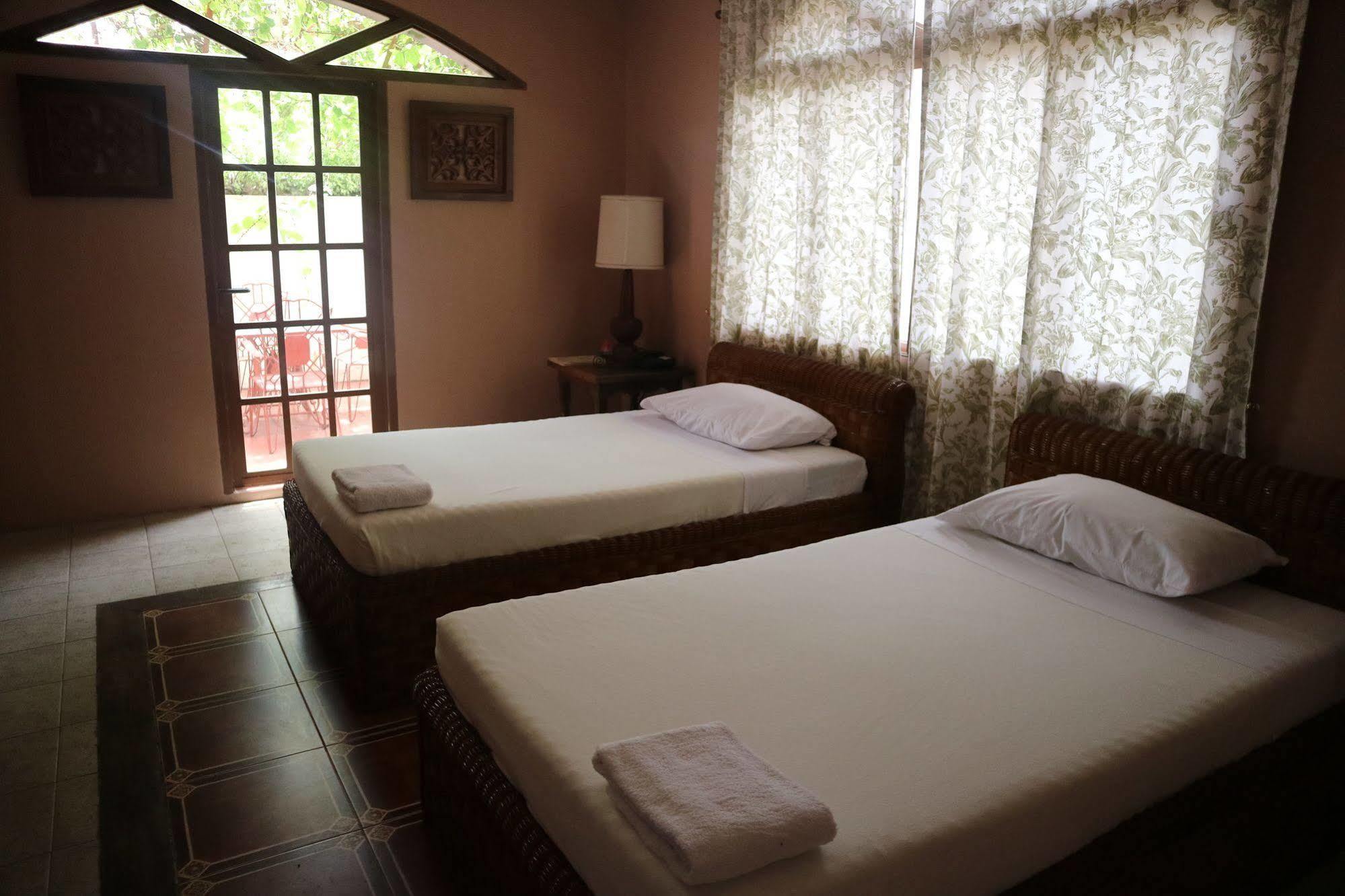 Casa La Granja Hotel Iloilo City Eksteriør billede