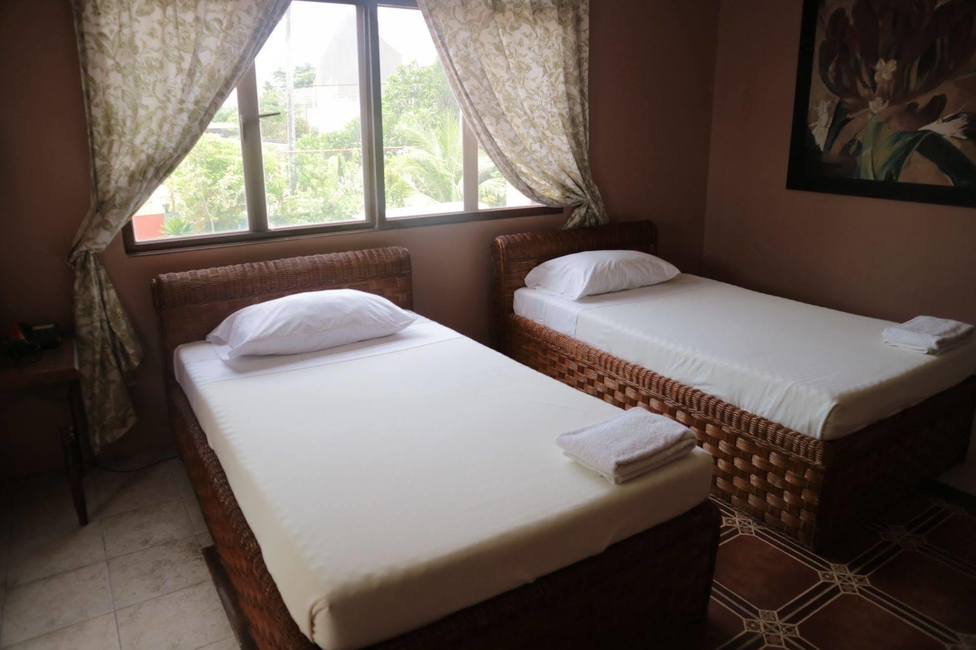 Casa La Granja Hotel Iloilo City Eksteriør billede