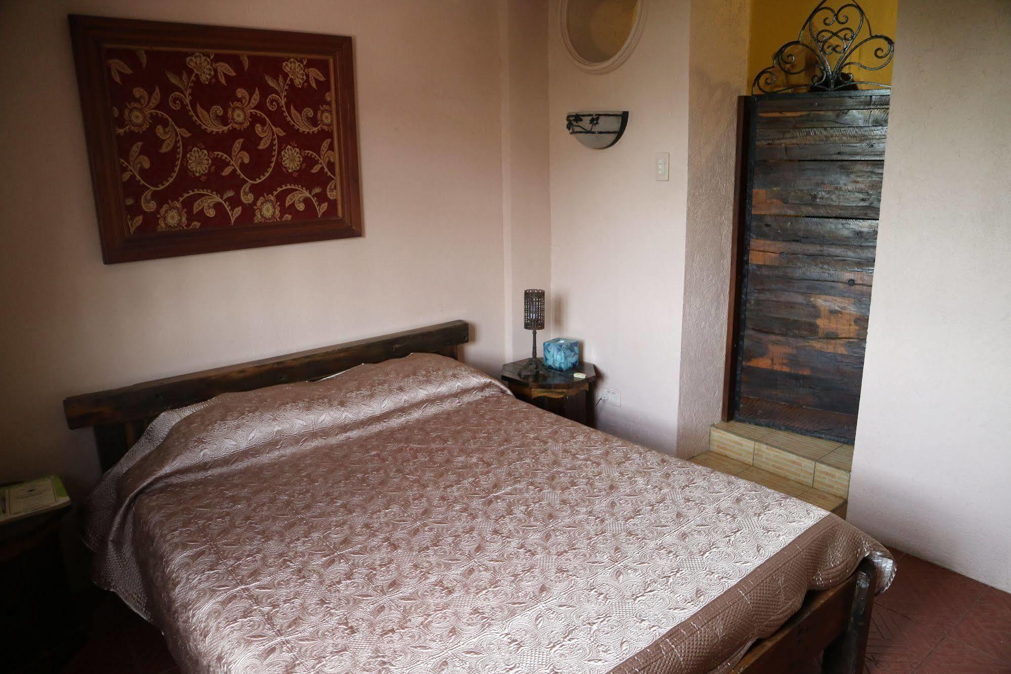 Casa La Granja Hotel Iloilo City Eksteriør billede